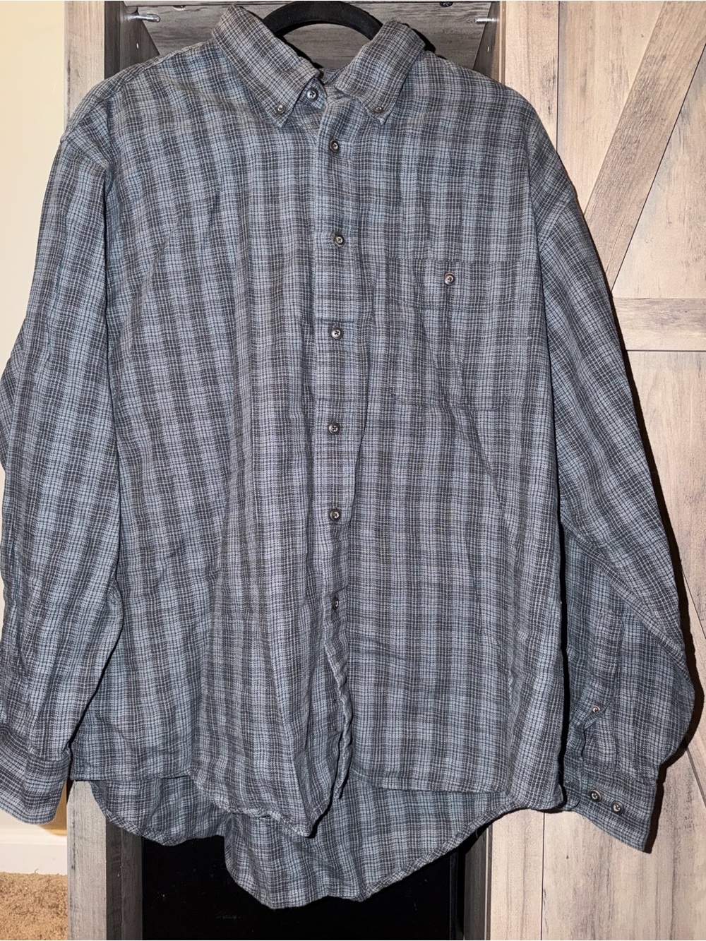 Arrow Men's Gray Plaid Button-Down Shirt